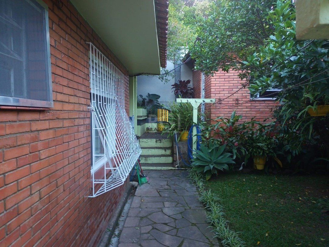 Casa para Venda - 220m², 3 dormitórios, sendo 1 suites, 1 vaga - Camaquã