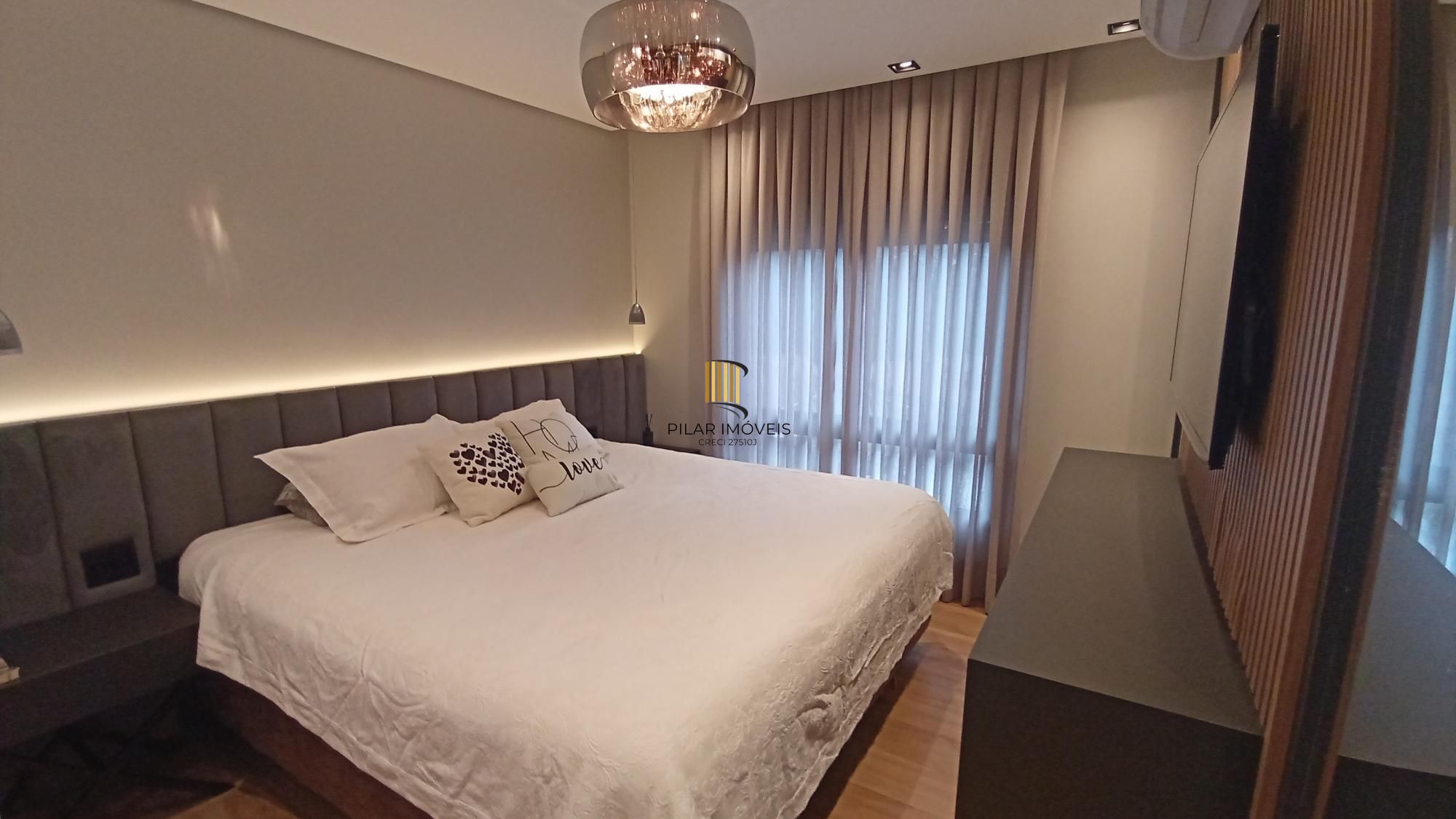 Apartamento com 3 dormitórios e 2 vagas, no bairro Ipanema