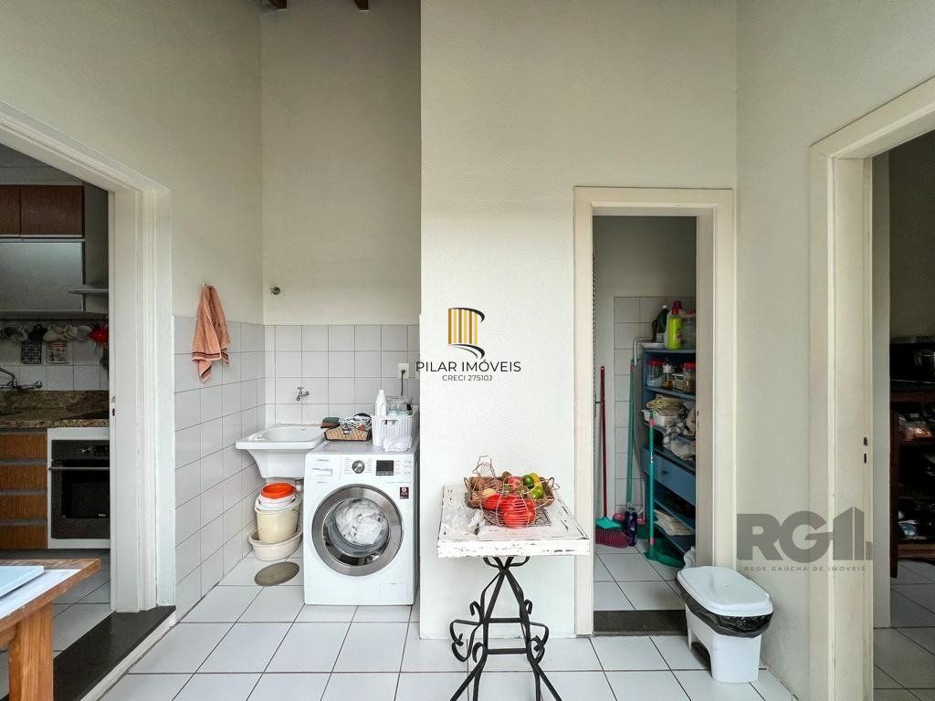 Excelente casa em condomínio no Bairro Tristeza - Ao lado do Shopping Paseo
