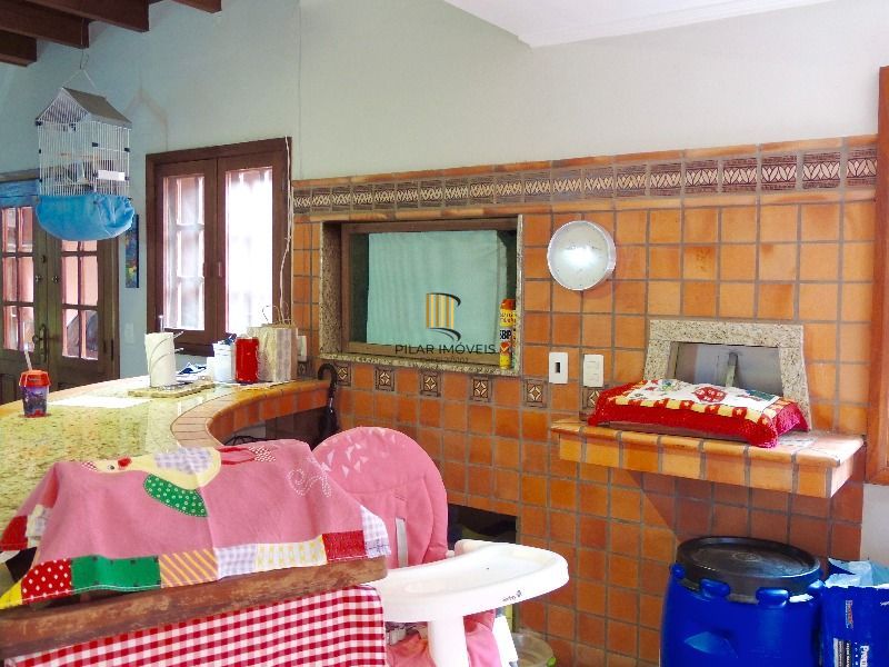 Casa para Venda com 3 dormitórios, sendo 2 suites e 3 vagas no bairro Belém Novo