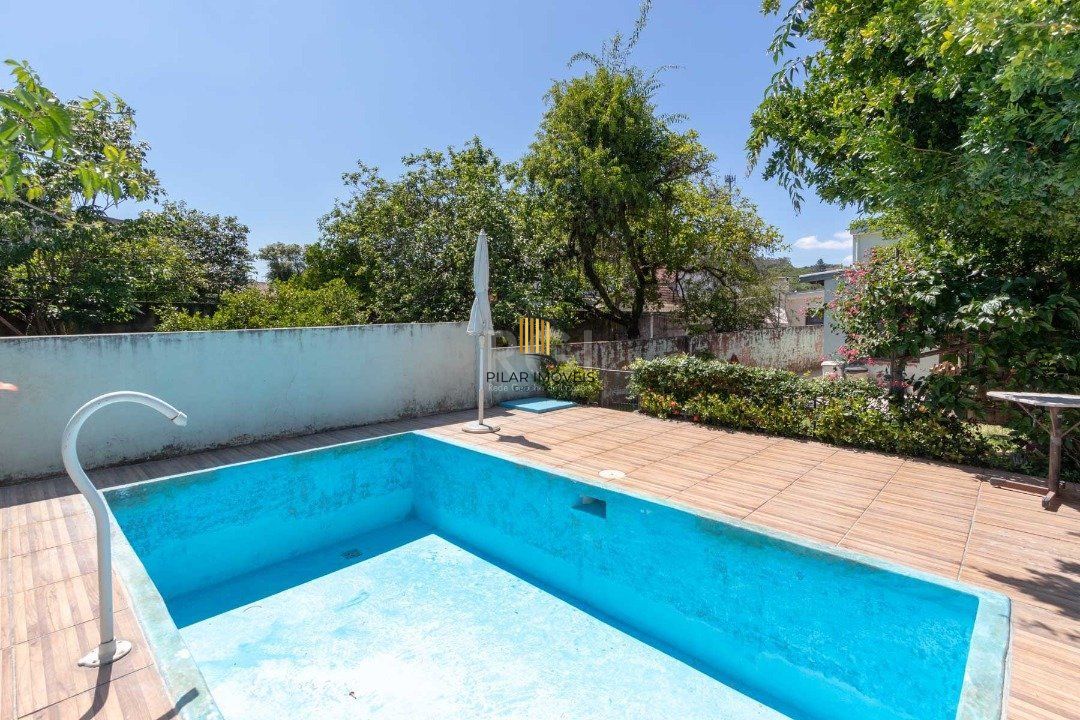 Sobrado para Venda - 356.93m², 4 dormitórios, sendo 2 suites, 4 vagas - Tristeza