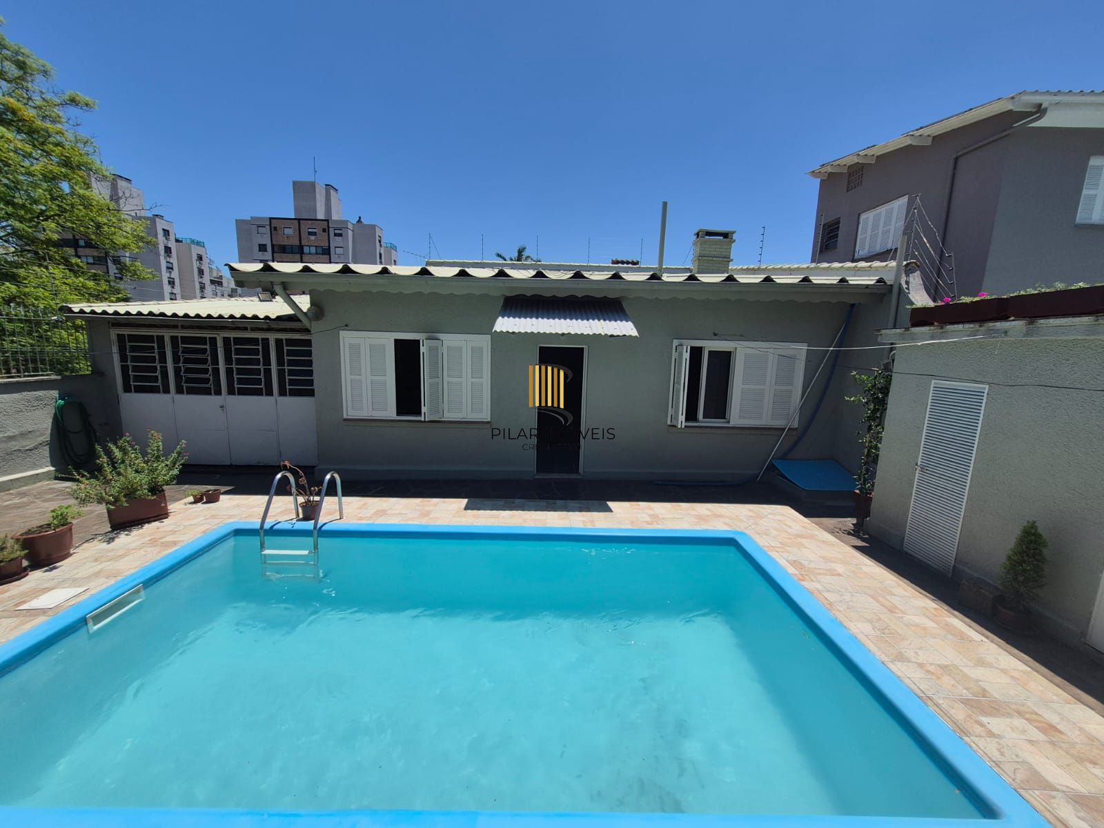 Casa 4 Dormitórios 1 suite 3 banheiros piscina e churasqueira