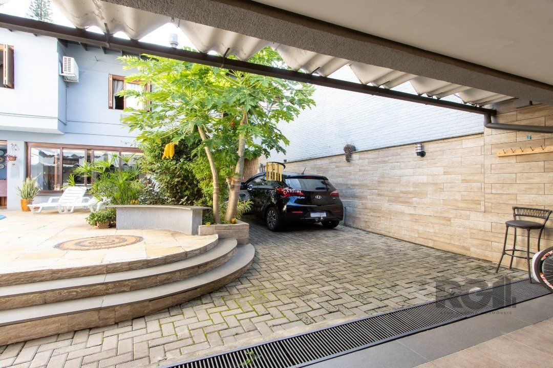 Casa 3 dormitórios no bairro Medianeira
