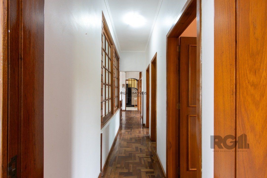 Casa para Venda - 440m², 3 dormitórios, sendo 1 suites, 2 vagas - Santa Tereza