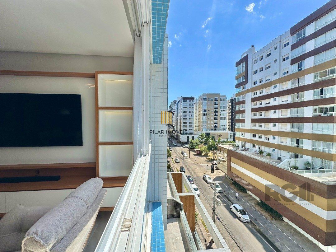 APARTAMENTO À VENDA COM SACADA DE FRENTE