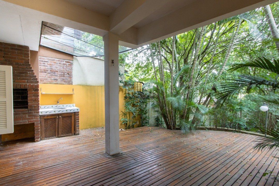 Sobrado com 300m² à venda, 3 quartos, 1 suite, 2 vagas - Bairro Espírito Santo