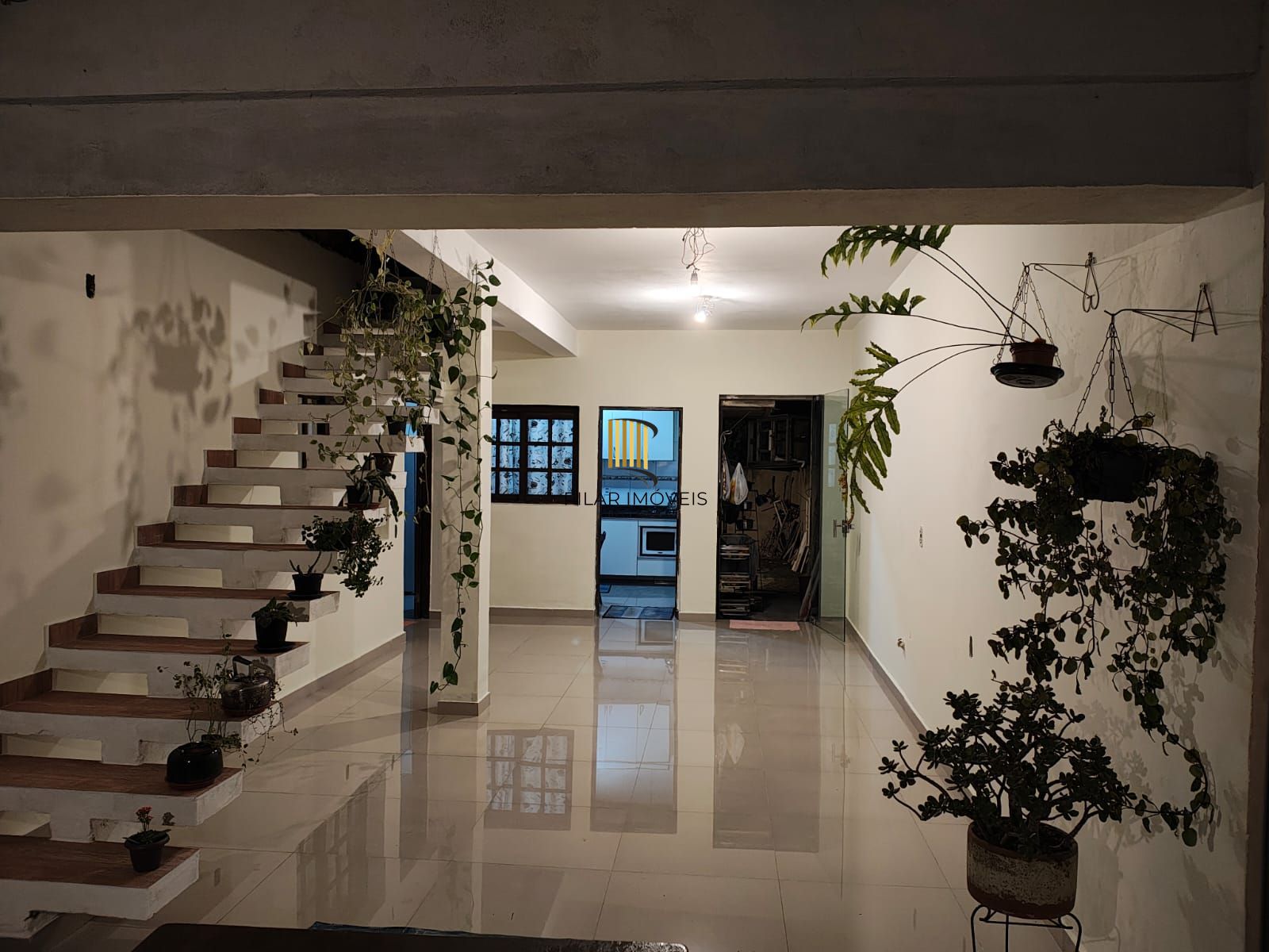 Casa para Venda - 182m², 2 dormitórios, sendo 1 suites, 3 vagas - Lami