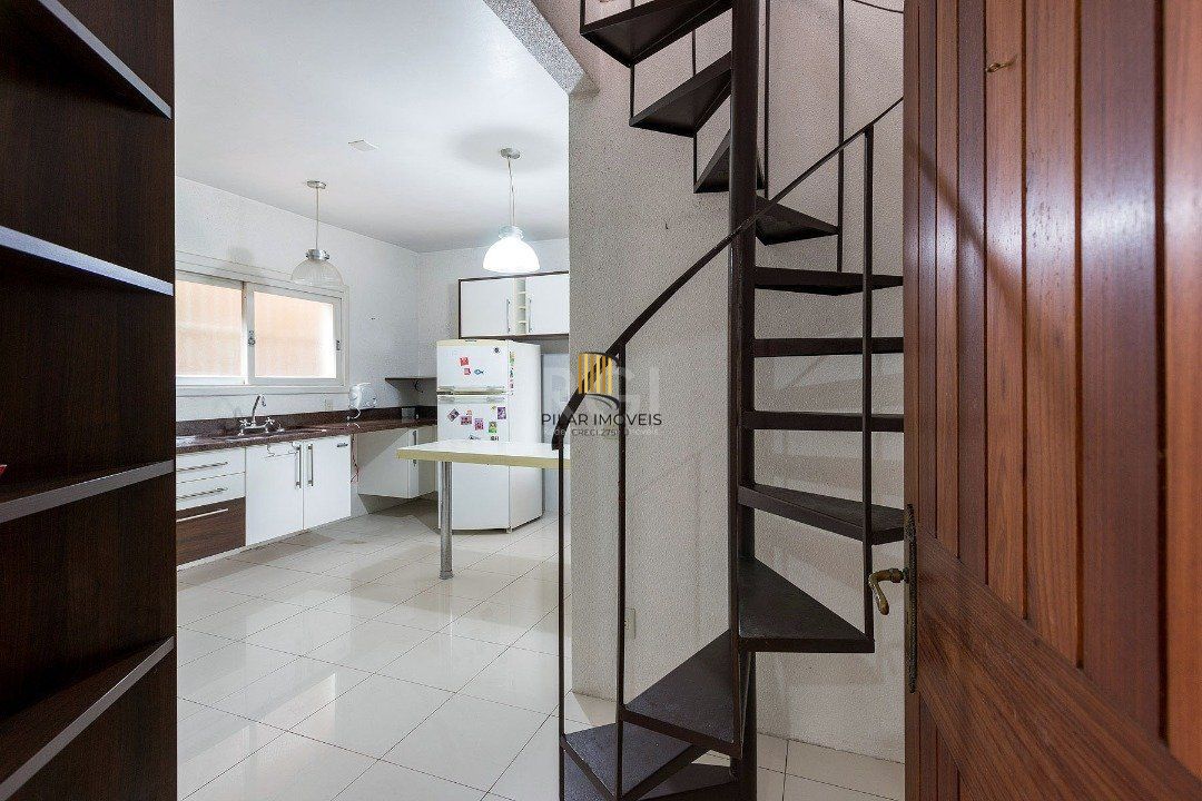 Casa para Venda - 430m², 4 dormitórios, sendo 1 suites, 5 vagas - Cristal