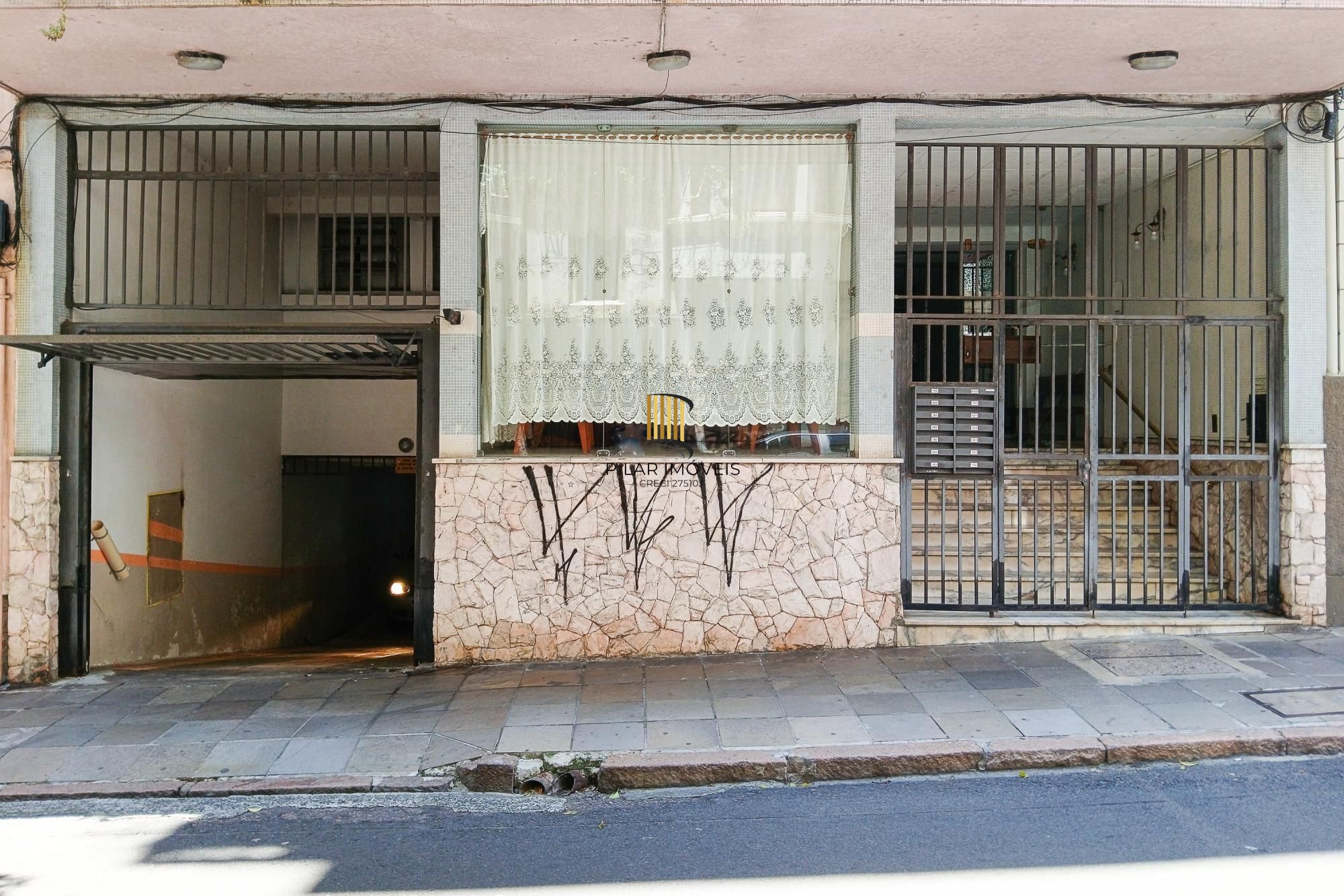 Apartamento frente à fundos, 3 dormitórios, 1 vaga escriturada - Centro Histórico