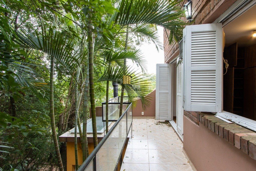 Sobrado com 300m² à venda, 3 quartos, 1 suite, 2 vagas - Bairro Espírito Santo