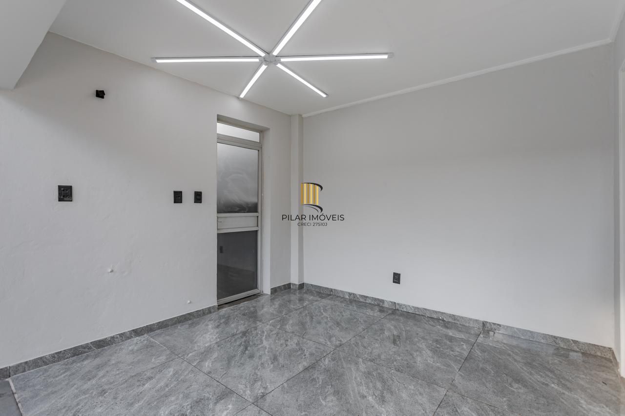 Casa de 3 dormitórios á venda no Jardim Lindóia em Porto Alegre