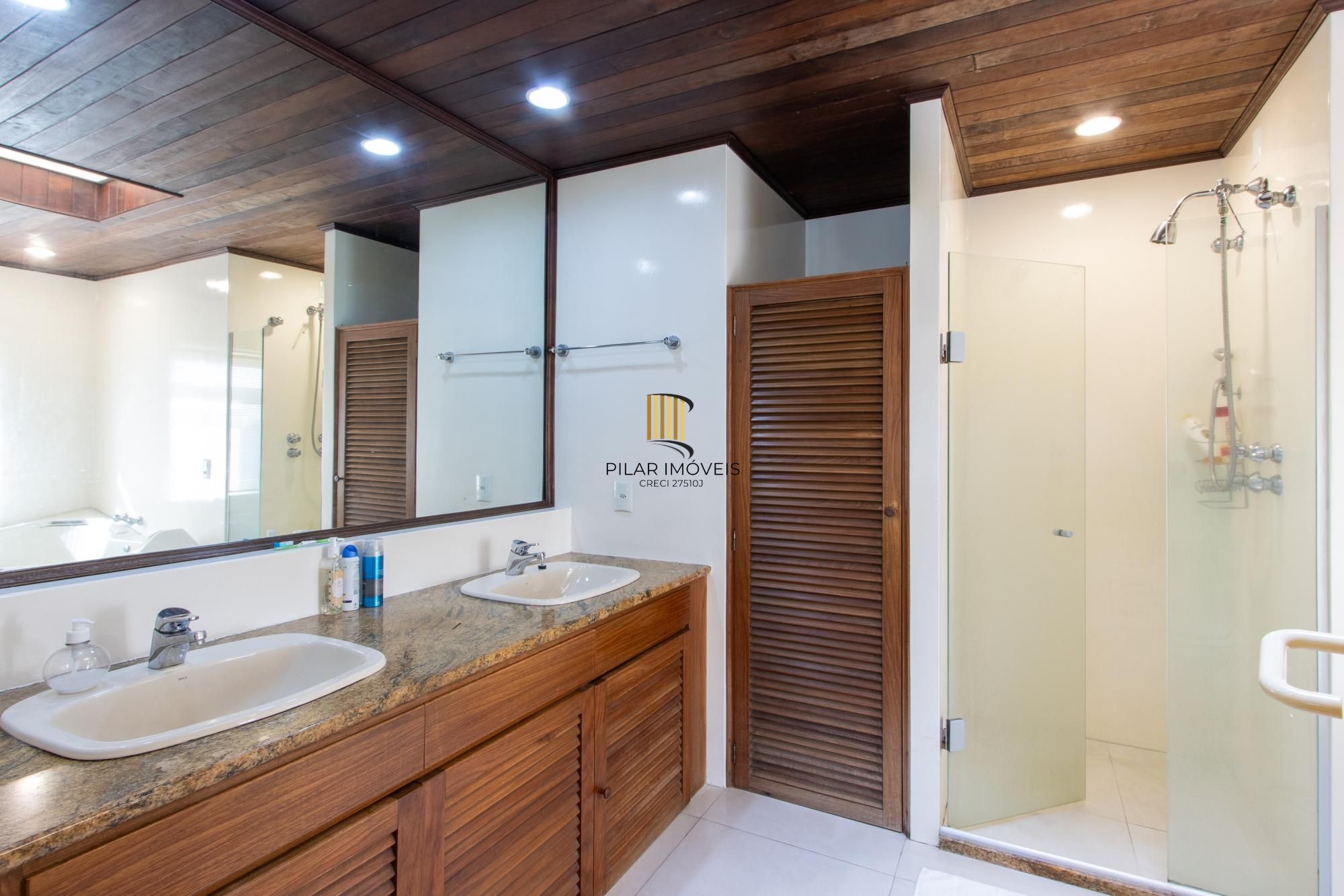 Casa com piscina Bairro Cristal