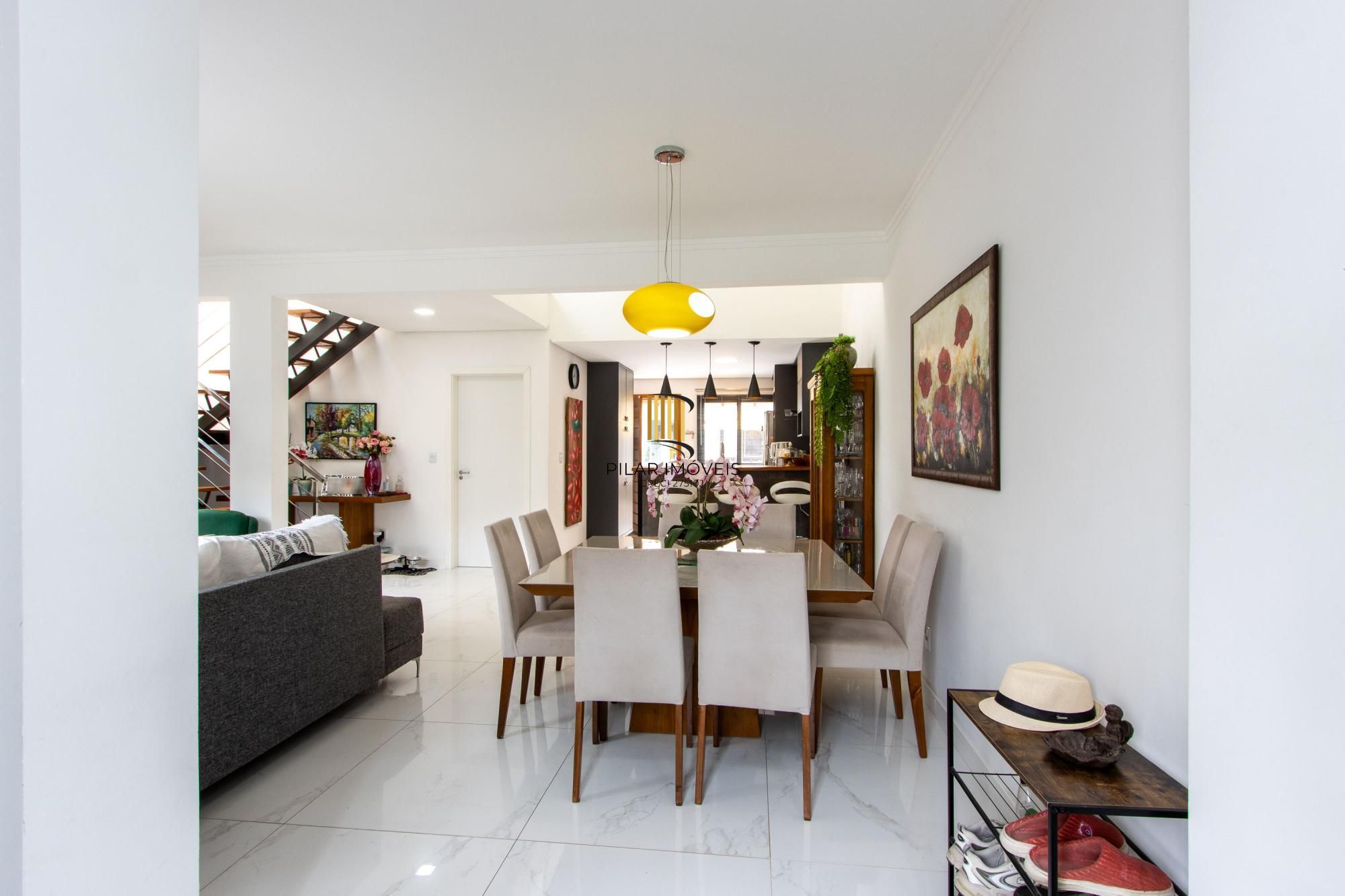 Excelente casa de alvenaria, 4 dormitórios, 2 suítes e 2 vagas de garagem.