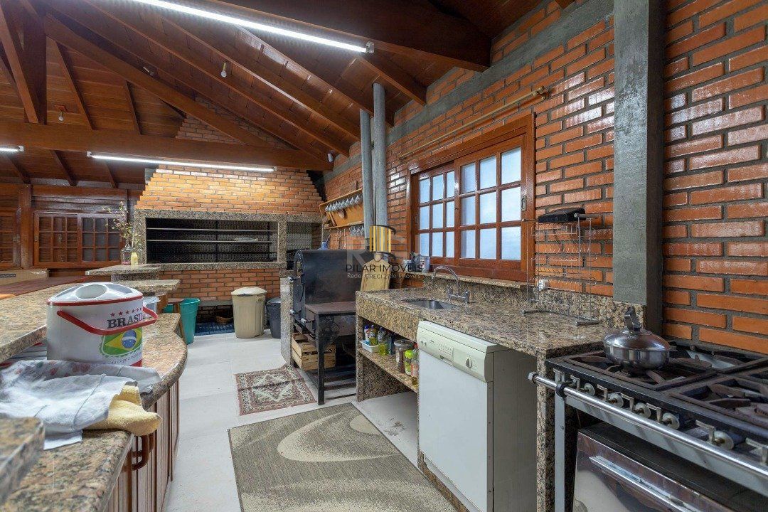Sítio para Venda - 393m², 3 dormitórios, 6 vagas - Belém Novo