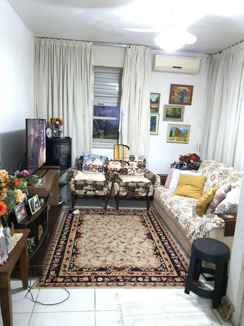 Casa térrea, 3 quartos, amplo pátio - Bairro Santa Tereza