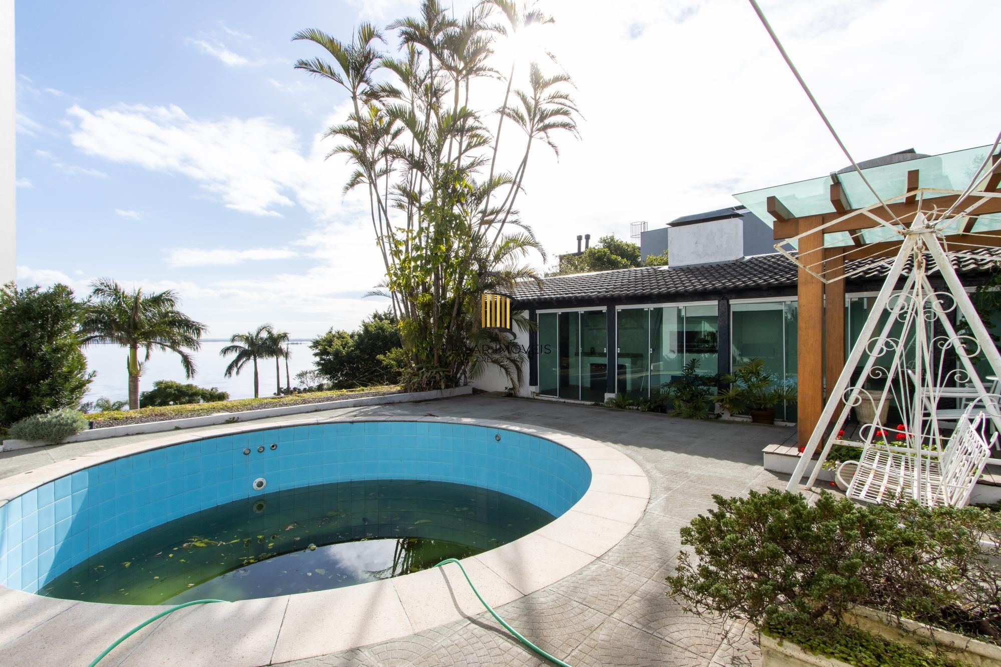 Casa com piscina Bairro Cristal