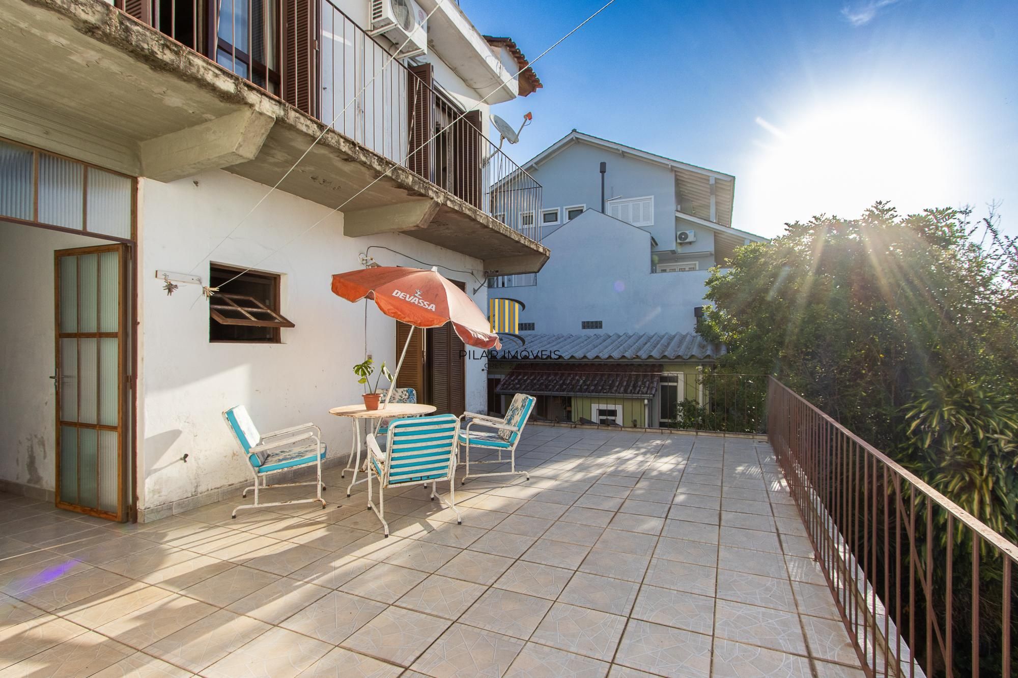 **Casa de 05 dormitórios, 03 suítes, 06 Banheiros, com 315,10m² privativos na Vila Conceição, Porto Alegre, RS**