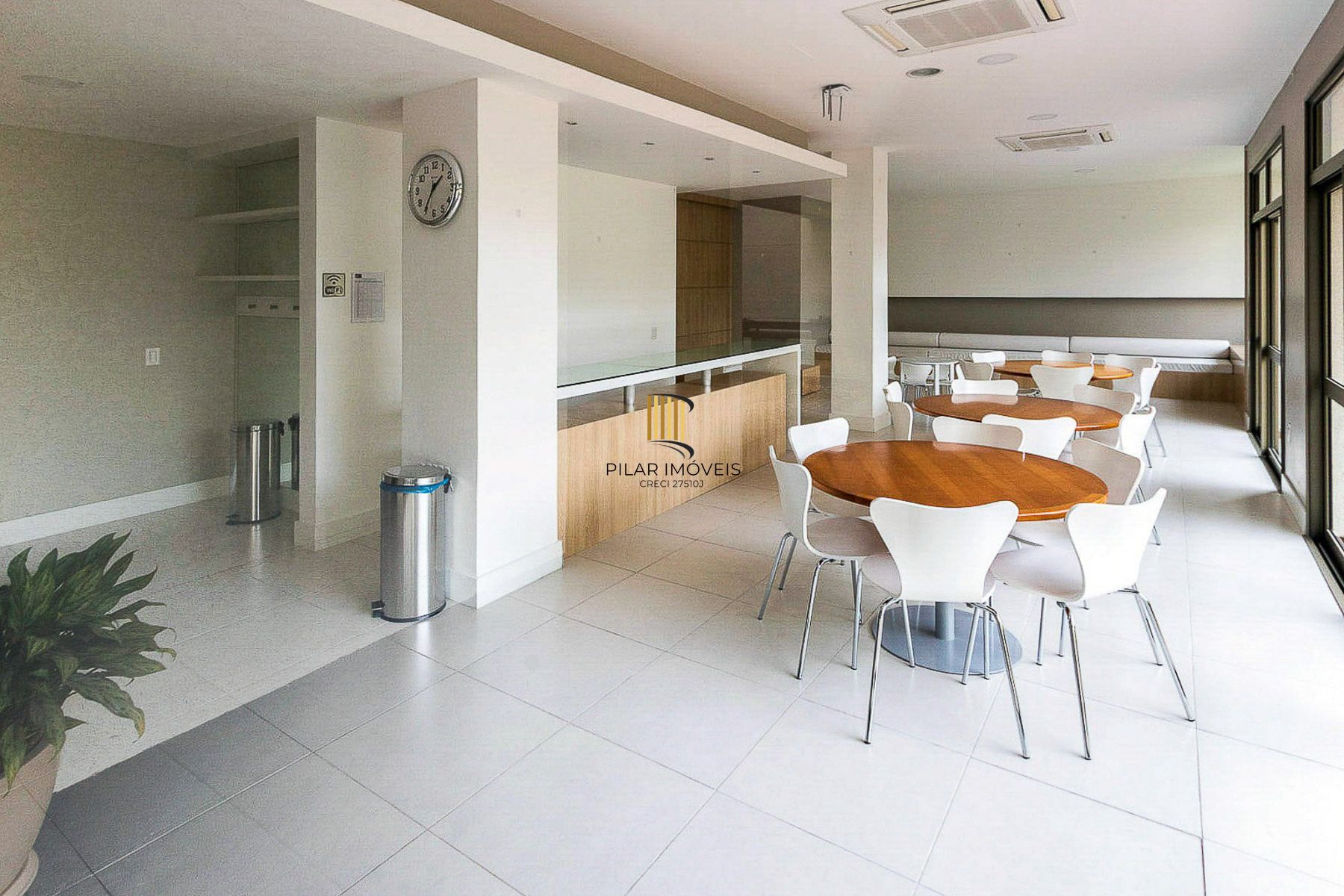 Apartamento totalmente reformado e impecável para locação - 3 quartos sendo uma suíte - Bairro Cavalhada