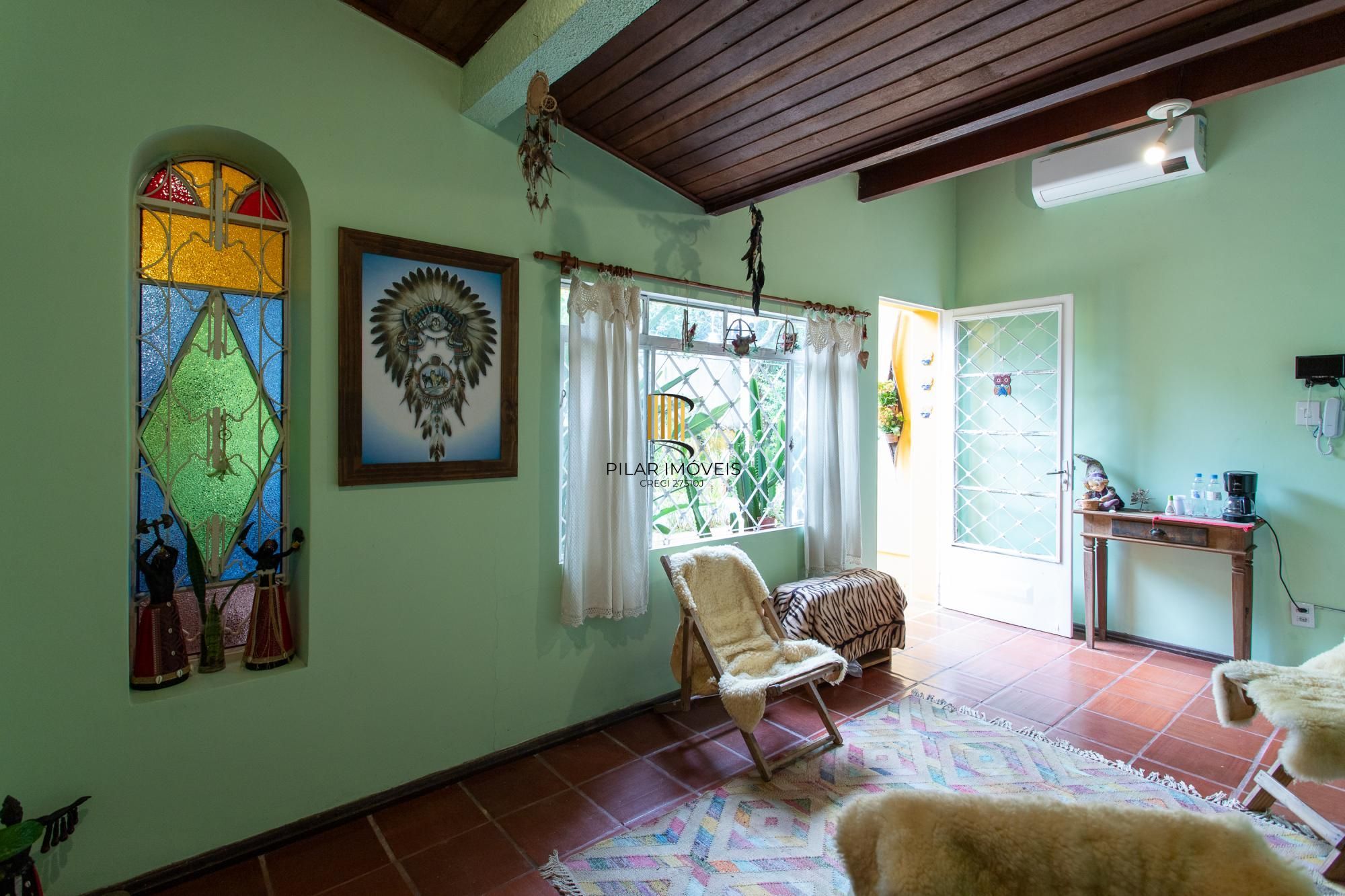 Casa 5 dormitórios no bairro Vila Assunção
