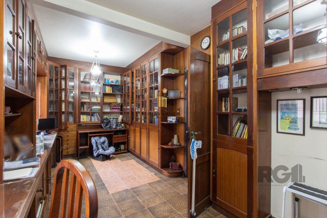Casa para Venda - 500m², 4 dormitórios, sendo 1 suites, 4 vagas - Coronel Aparício Borges