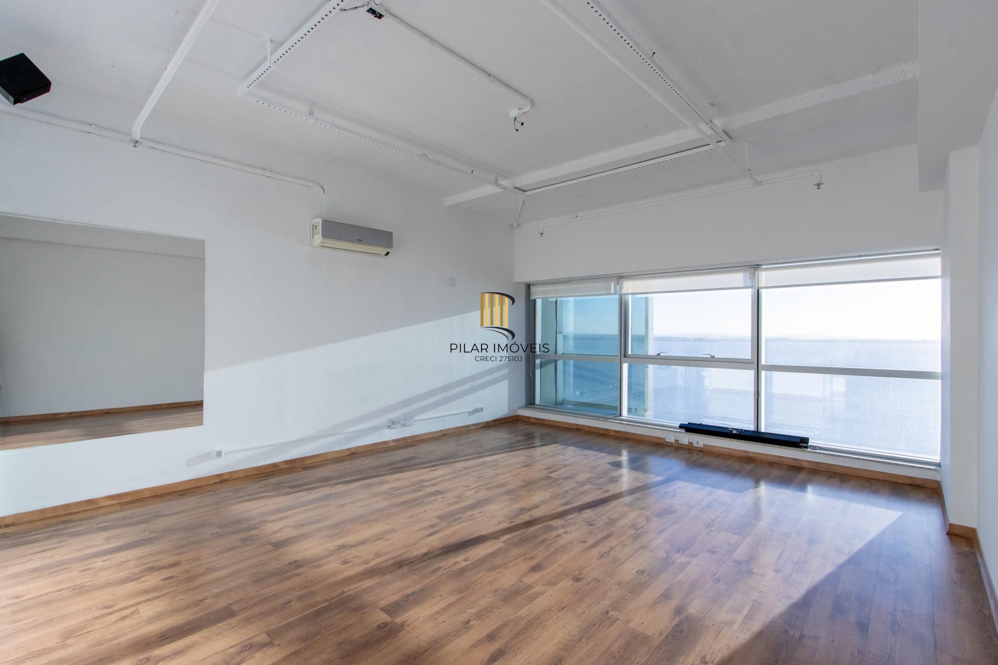 Sala Comercial no Ed. Cristal Tower  junto ao Barra Shopping no Bairro Cristal