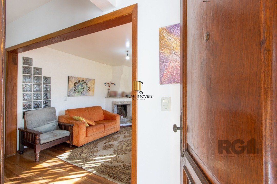 Casa para Venda - 300m², 3 dormitórios, sendo 1 suites, 4 vagas - Tristeza