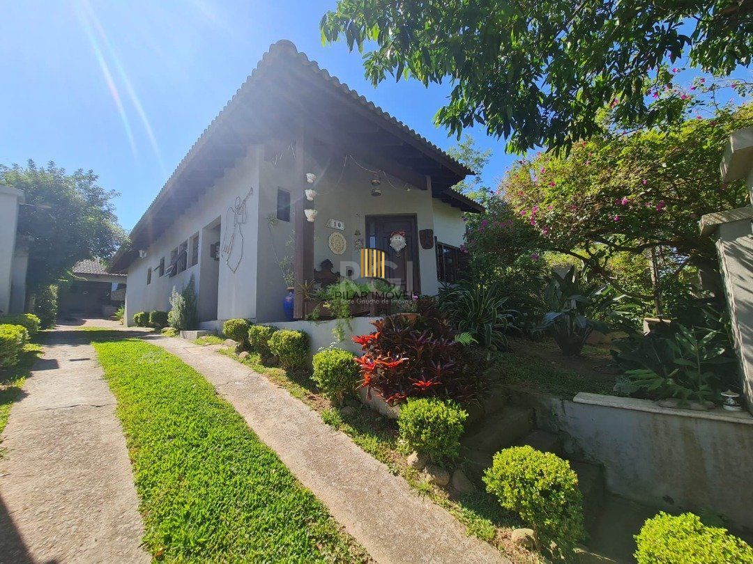 Casa em lindo terreno alto ao nível da rua medindo 10 × 32 onde consta uma residência térrea com 136m2 de área privativa, - Pilar Imóveis