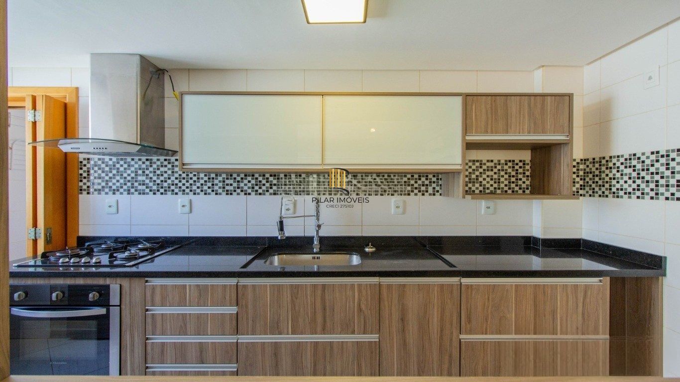 Vista Panorâmica, 3 Dormitórios com Suíte e 2 Vagas no Petrópolis