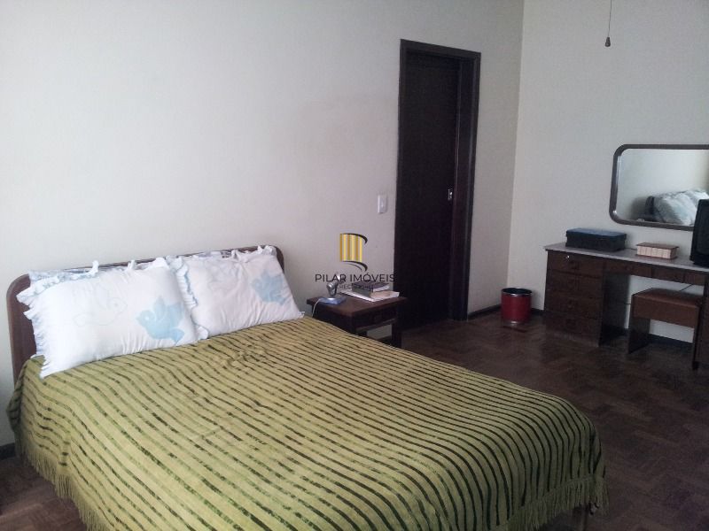 Casa para Venda - 400m², 3 dormitórios, sendo 1 suites, 2 vagas - Cristal
