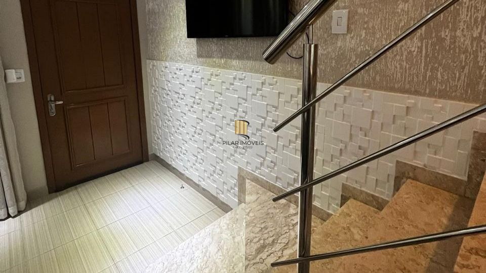 Casa 5 dormitórios no bairro Jardim Algarve