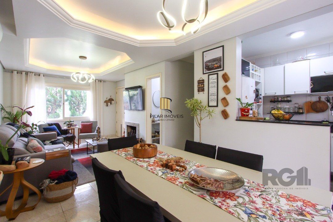 Casa 2 dormitórios no bairro Hípica