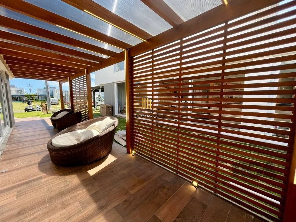 Casa de Condomínio 4 dormitórios no bairro Atlântida
