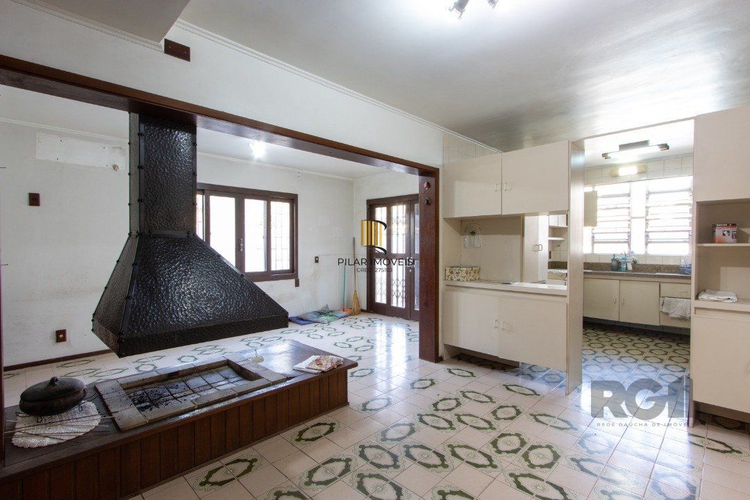 Casa para Venda - 72.6m², 4 dormitórios, sendo 1 suites, 6 vagas - Camaquã