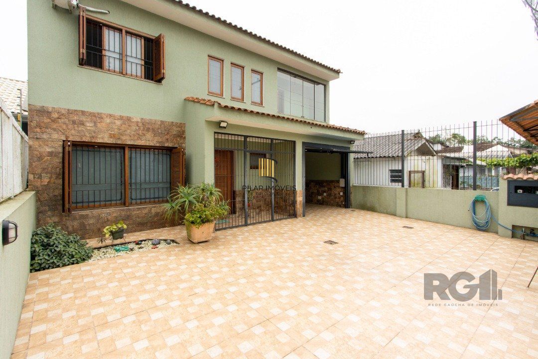 Casa 6 dormitórios no bairro Tristeza