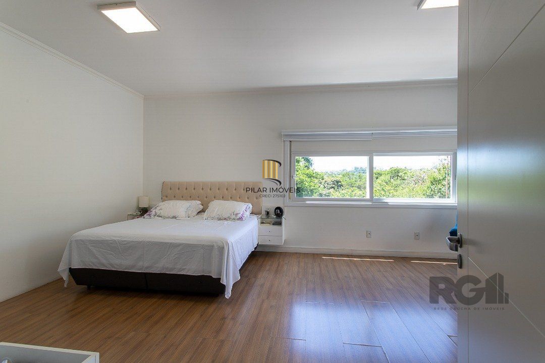 Apartamento com uma cobertura horizontal com 329,10 m² privativos com suíte