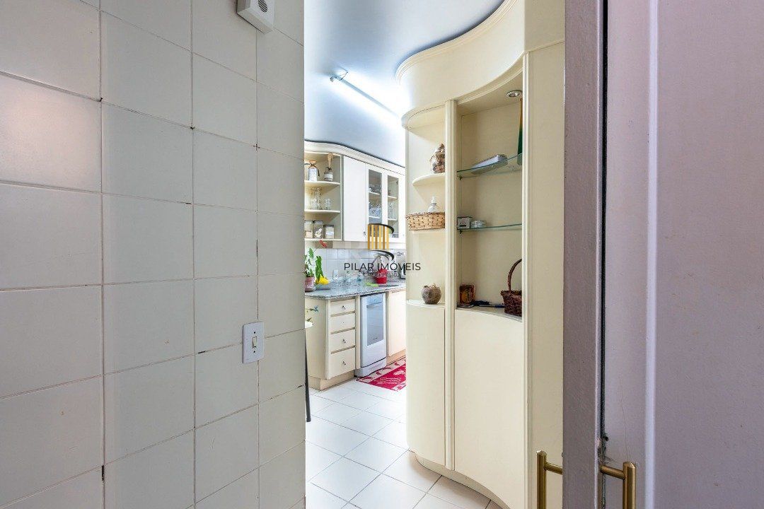 Cobertura para Venda - 255m², 3 dormitórios, sendo 1 suites, 2 vagas - Praia de Belas