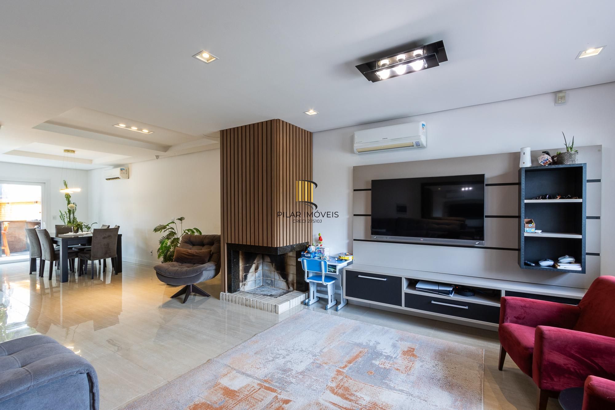 Casa 3 dormitórios no bairro Hípica