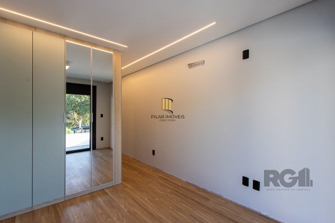 Casa 3 dormitórios no bairro Medianeira