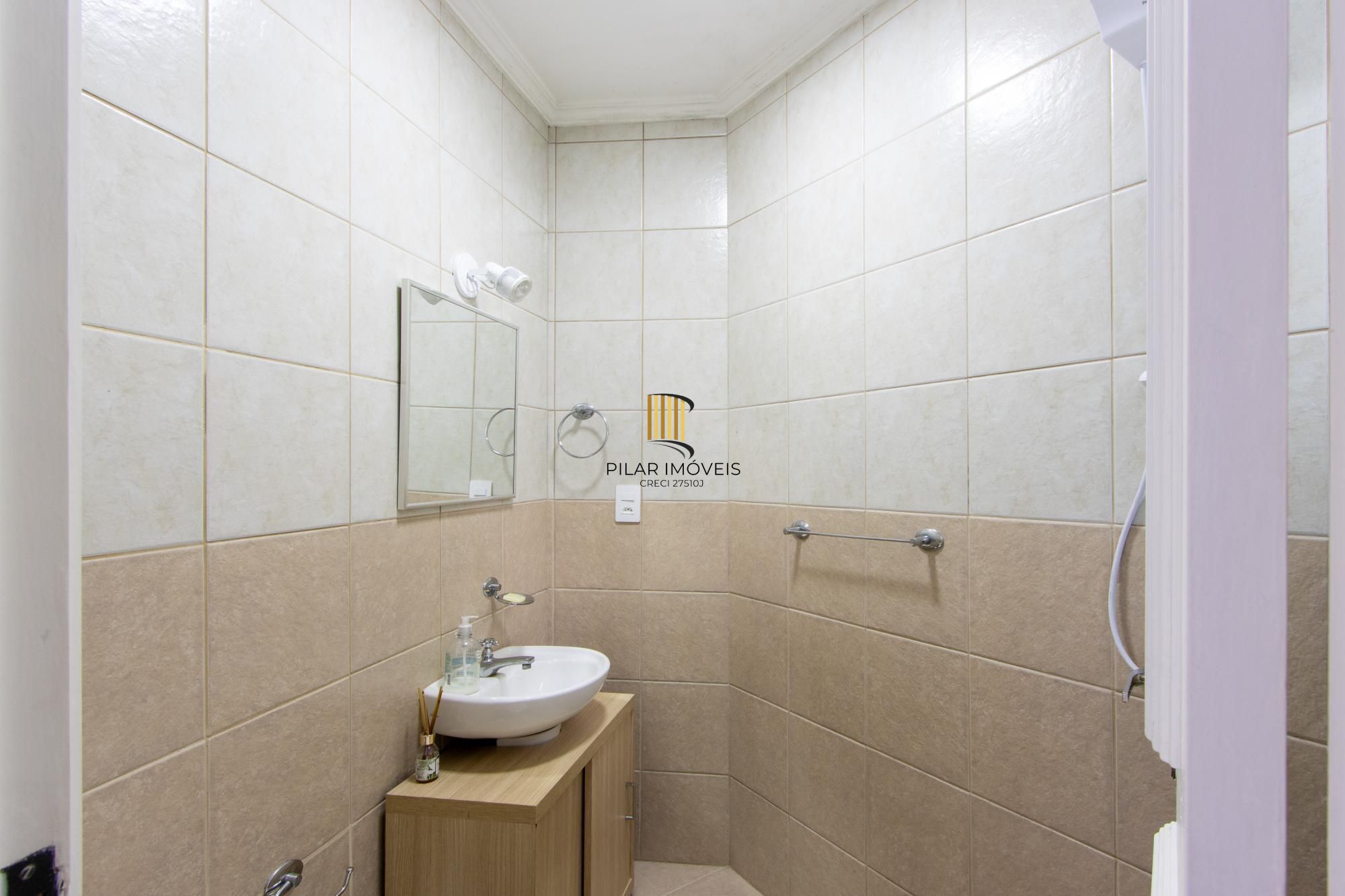 Oportunidade - Casa  Confortável de 3 Dormitórios na Zona Sul de Porto Alegre.