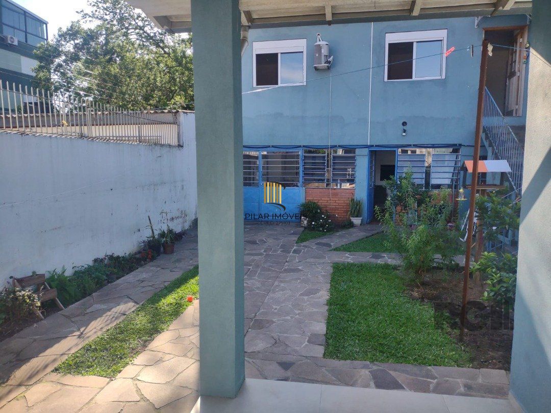 Casa com 250m²,  2 quartos, 1 suite, edícula, no bairro Nonoai