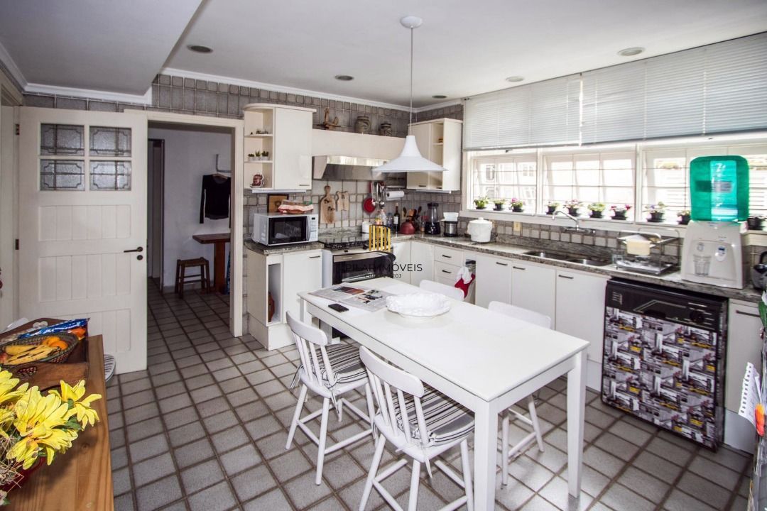 Casa para Venda - 489m², 4 dormitórios, sendo 2 suites, 3 vagas - Cristal