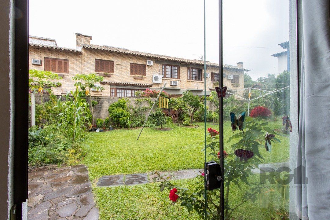 Casa térrea, 3 quartos, edícula, com 2 suites, pátio - Bairro Guarujá