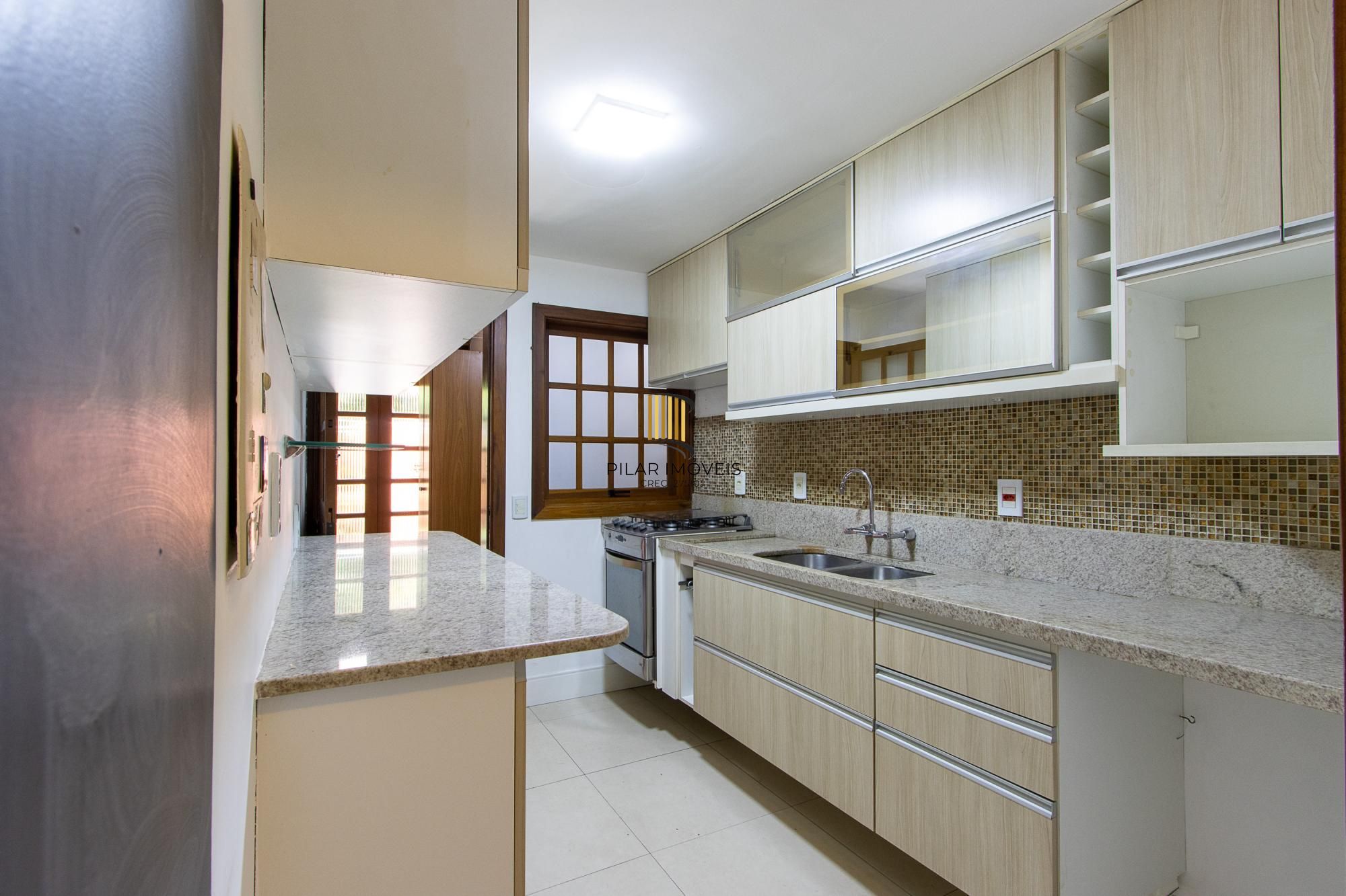 Casa em condomínio, 2 dormitórios, 1 vaga escriturada - Bairro Cavalhada