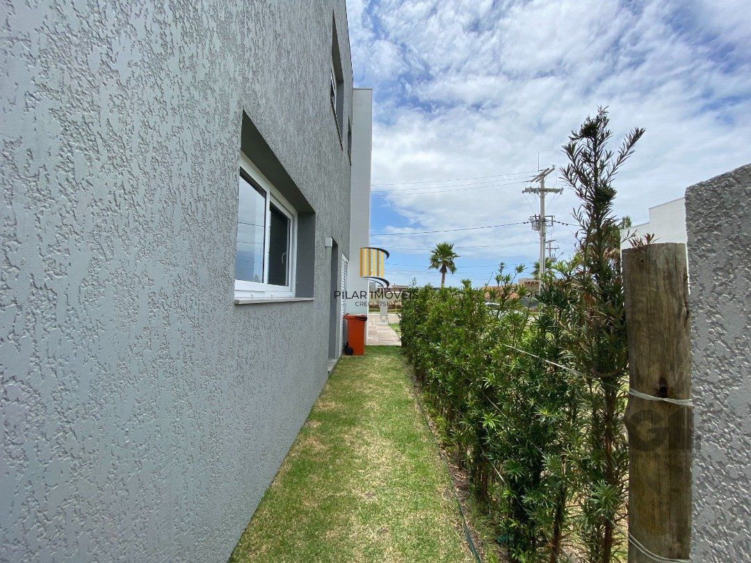 Casa de Condomínio 4 dormitórios no bairro Atlântida Sul