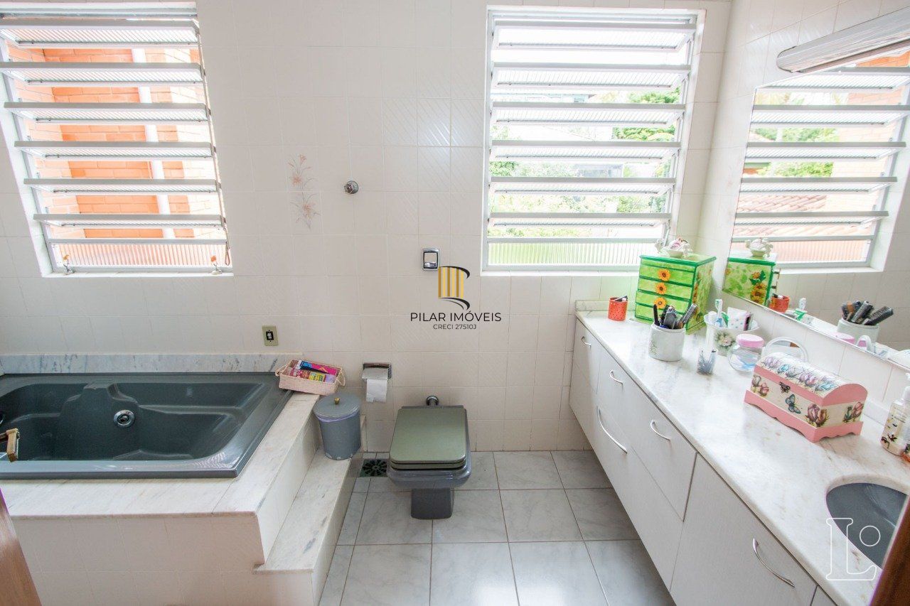 Casa para Venda - 416.89m², 4 dormitórios, sendo 1 suites, 5 vagas - Tristeza