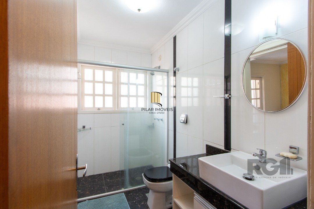 Casa para Venda - 254m², 4 dormitórios, sendo 3 suites, 5 vagas - Espirito Santo