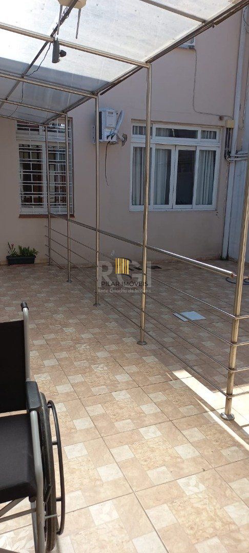 Casa 9 dormitórios no bairro Menino Deus