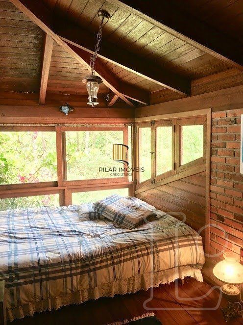 Casa para Venda - 570m², 3 dormitórios, sendo 1 suites, 2 vagas - Hípica