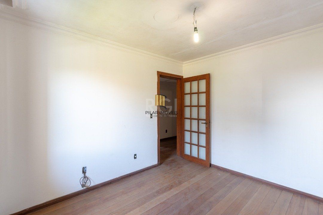 Casa para Venda - 460m², 4 dormitórios, sendo 1 suites, 4 vagas - Cristal