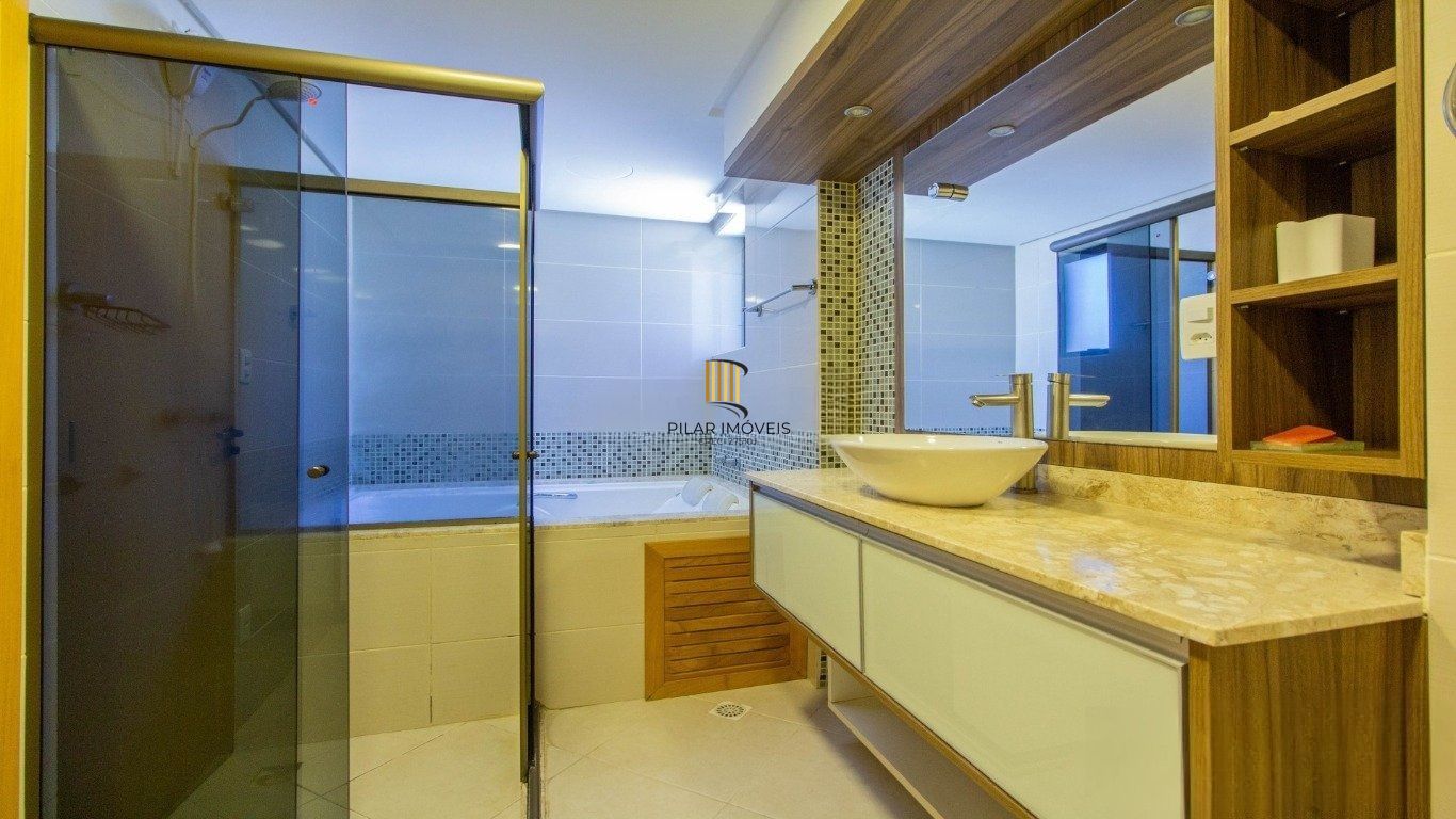 Vista Panorâmica, 3 Dormitórios com Suíte e 2 Vagas no Petrópolis